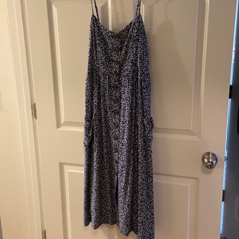 Blue and White Floral midi dress! Brand New w/ tags. Size Medium.